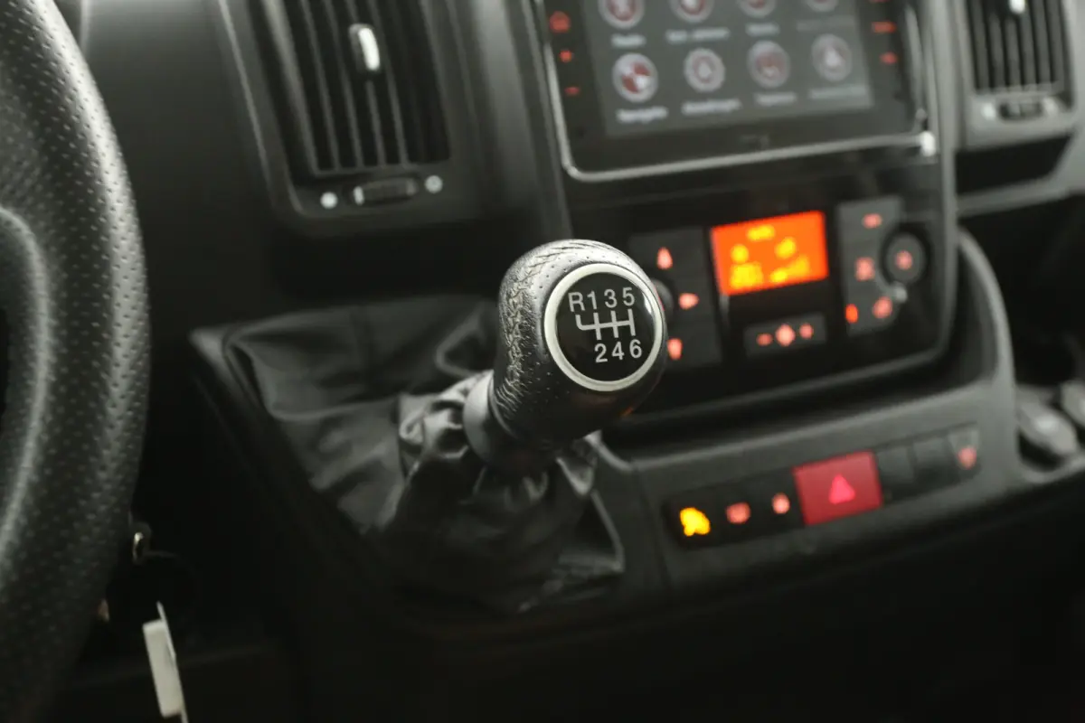 2.2 BlueHDI 140PK 3,5t L3H2 | Clima | Camera | Cruise | 3 Zits | Carplay | Navi | Parkeersens.