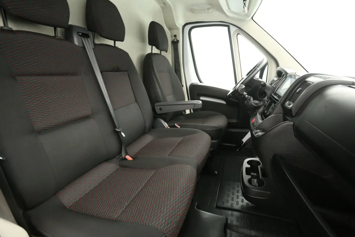 2.2 BlueHDI 140PK 3,5t L3H2 | Clima | Camera | Cruise | 3 Zits | Carplay | Navi | Parkeersens.