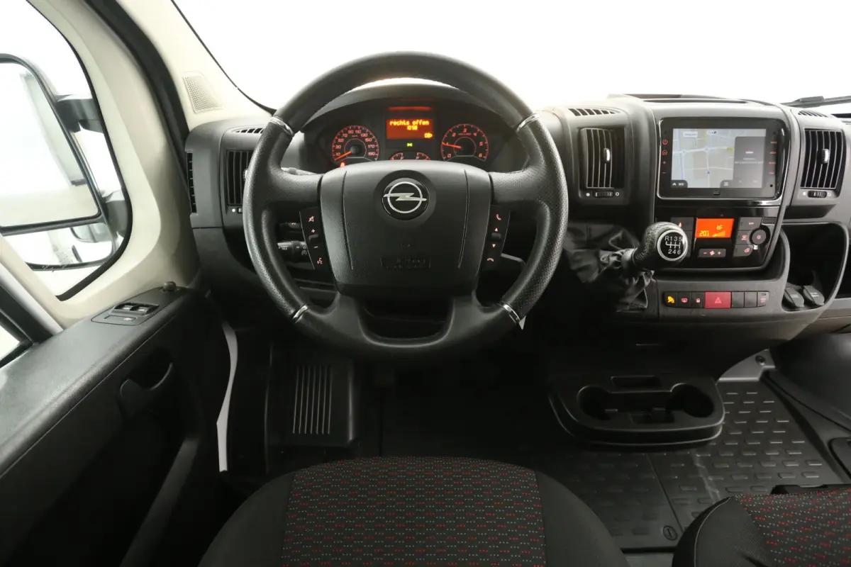 2.2 BlueHDI 140PK 3,5t L3H2 | Clima | Camera | Cruise | 3 Zits | Carplay | Navi | Parkeersens.