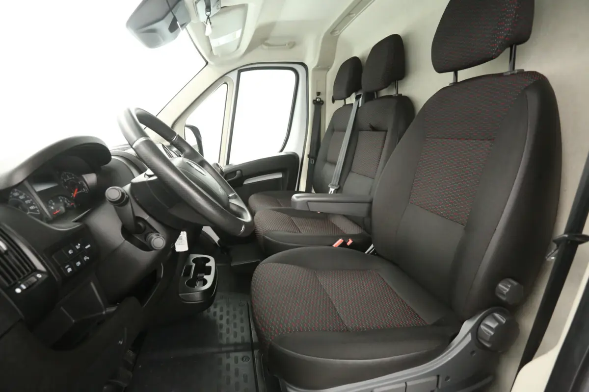 2.2 BlueHDI 140PK 3,5t L3H2 | Clima | Camera | Cruise | 3 Zits | Carplay | Navi | Parkeersens.