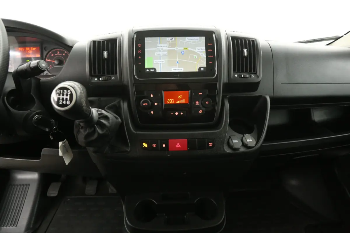 2.2 BlueHDI 140PK 3,5t L3H2 | Clima | Camera | Cruise | 3 Zits | Carplay | Navi | Parkeersens.