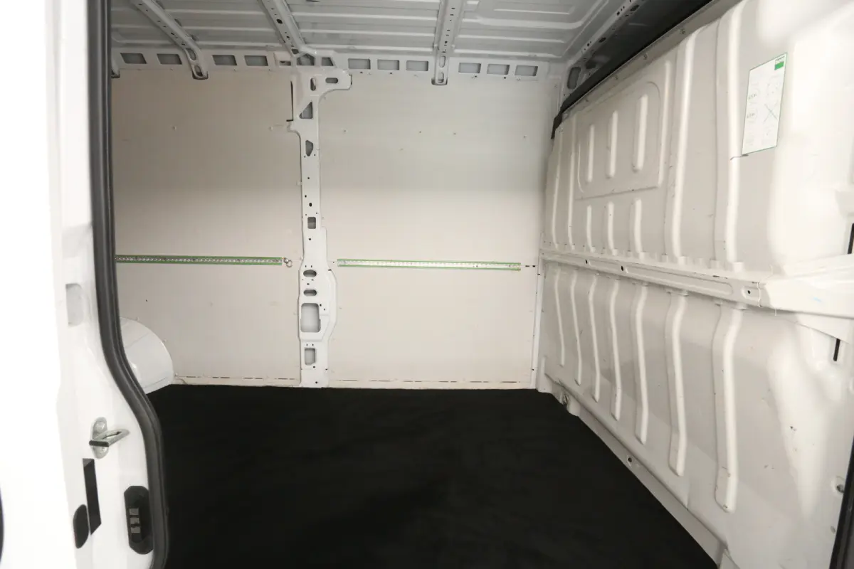 2.2 BlueHDI 140PK 3,5t L3H2 | Clima | Camera | Cruise | 3 Zits | Carplay | Navi | Parkeersens.