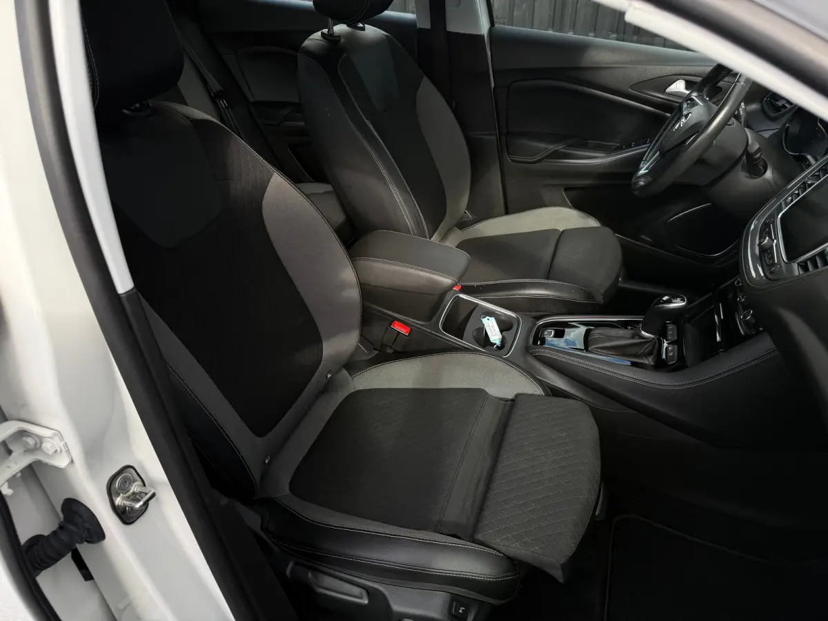 1.2 130PK Turbo Business Elegance AUT | CAMERA| PARKEERSENSOREN V&A| KEYLESS ENTRY&START| CLIMATE CONTROL| AGR-COMFORTSTOELEN