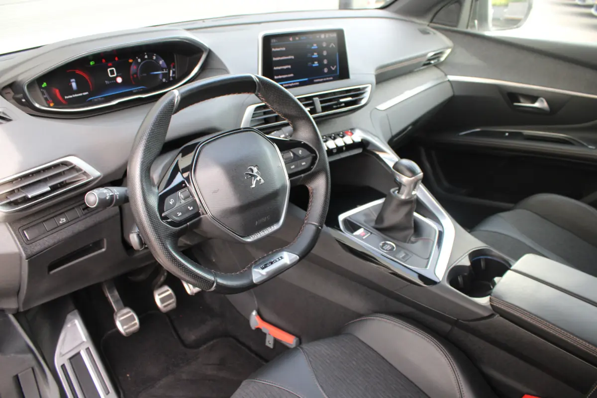 1.2 PureTech 130pk GT-Line | Navigatie | Camera | Trekhaak | All season | Elektrische achterklep | NL auto | Full LED |