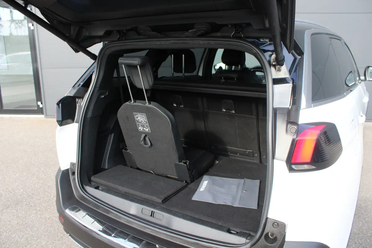 1.2 PureTech 130pk GT-Line | Navigatie | Camera | Trekhaak | All season | Elektrische achterklep | NL auto | Full LED |