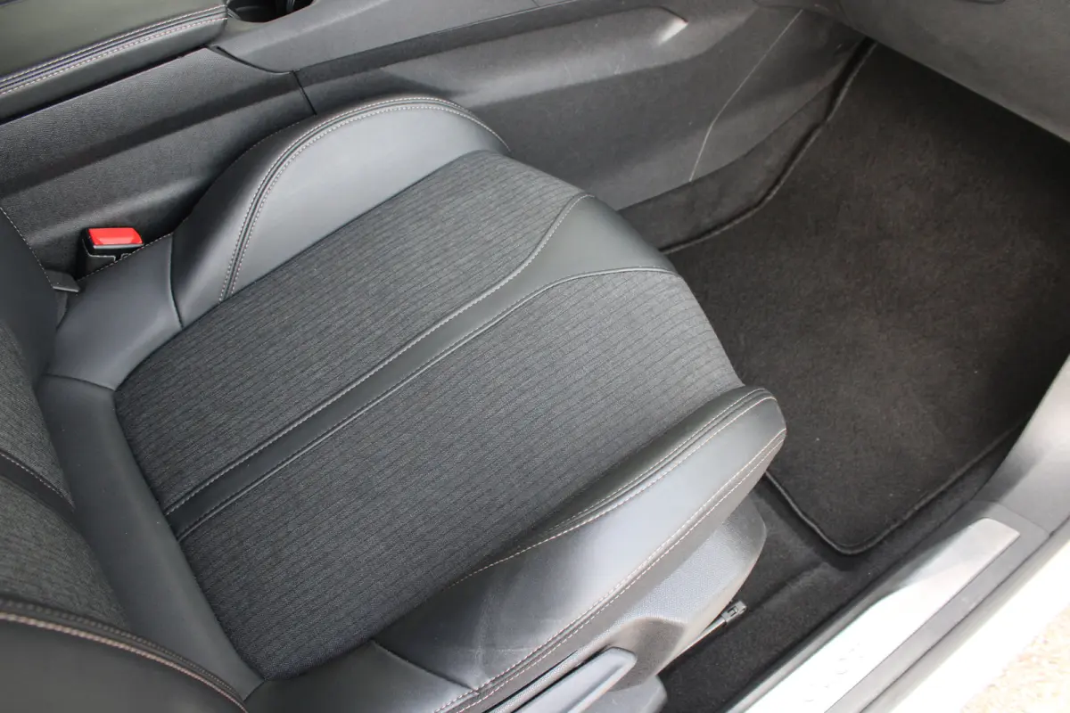 1.2 PureTech 130pk GT-Line | Navigatie | Camera | Trekhaak | All season | Elektrische achterklep | NL auto | Full LED |