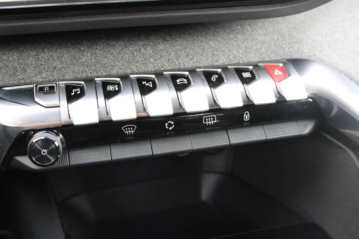 1.2 PureTech 130pk GT-Line | Navigatie | Camera | Trekhaak | All season | Elektrische achterklep | NL auto | Full LED |