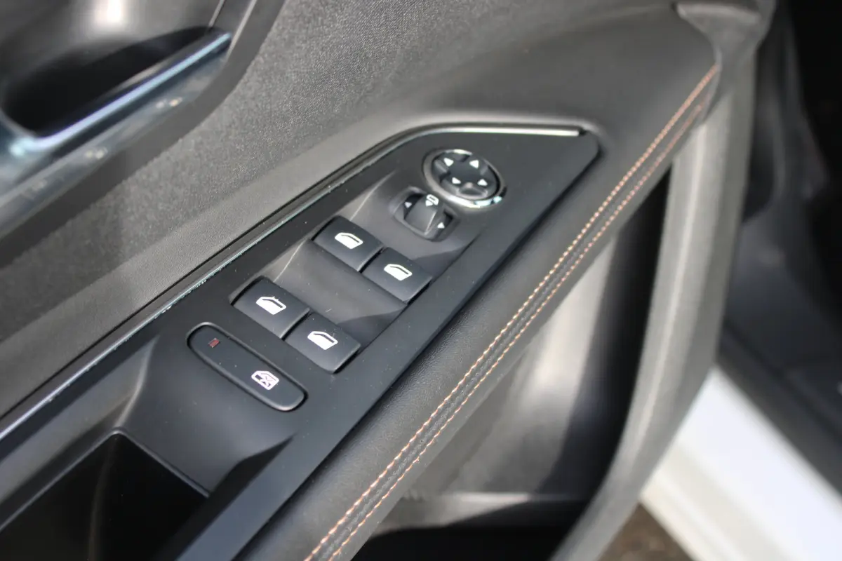 1.2 PureTech 130pk GT-Line | Navigatie | Camera | Trekhaak | All season | Elektrische achterklep | NL auto | Full LED |