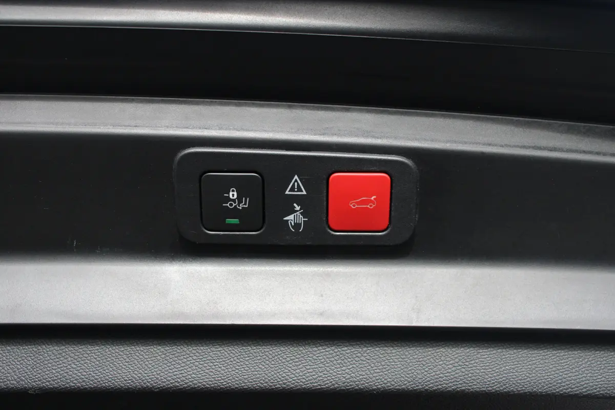 1.2 PureTech 130pk GT-Line | Navigatie | Camera | Trekhaak | All season | Elektrische achterklep | NL auto | Full LED |