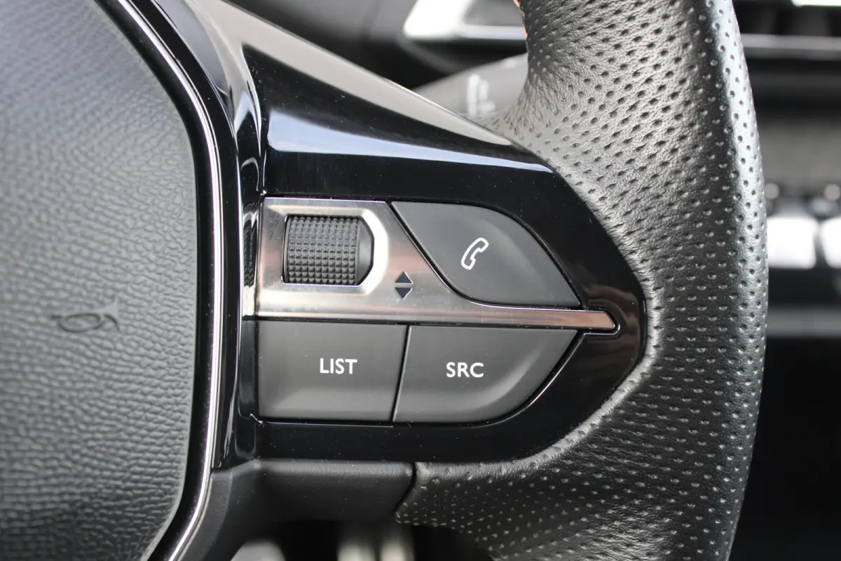 1.2 PureTech 130pk GT-Line | Navigatie | Camera | Trekhaak | All season | Elektrische achterklep | NL auto | Full LED |