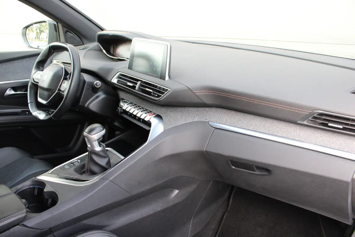 1.2 PureTech 130pk GT-Line | Navigatie | Camera | Trekhaak | All season | Elektrische achterklep | NL auto | Full LED |