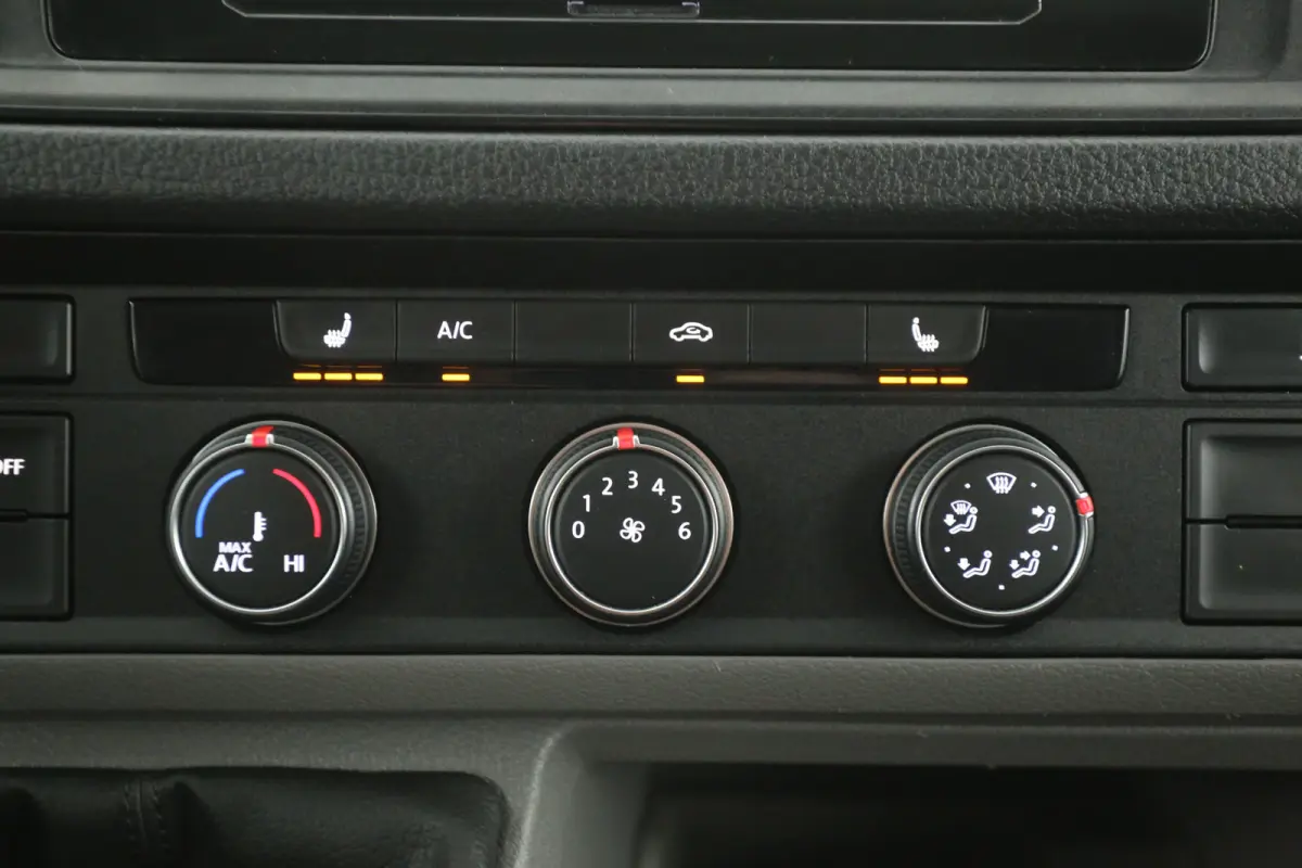 2.0 TDI 140PK L3H2 | DC | 6 Zits | 3000KG Trekgew. | Airco | Camera | Cruise | Carplay | Parkeersens.