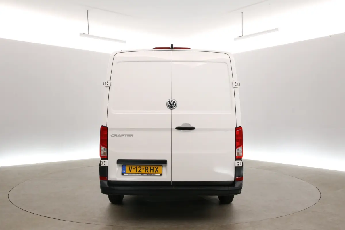2.0 TDI 140PK L3H2 | DC | 6 Zits | 3000KG Trekgew. | Airco | Camera | Cruise | Carplay | Parkeersens.