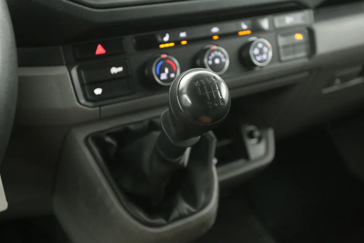 2.0 TDI 140PK L3H2 | DC | 6 Zits | 3000KG Trekgew. | Airco | Camera | Cruise | Carplay | Parkeersens.