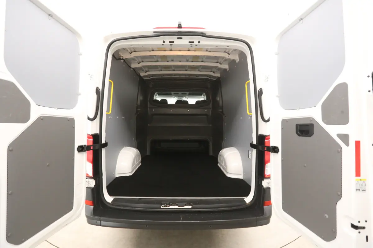 2.0 TDI 140PK L3H2 | DC | 6 Zits | 3000KG Trekgew. | Airco | Camera | Cruise | Carplay | Parkeersens.