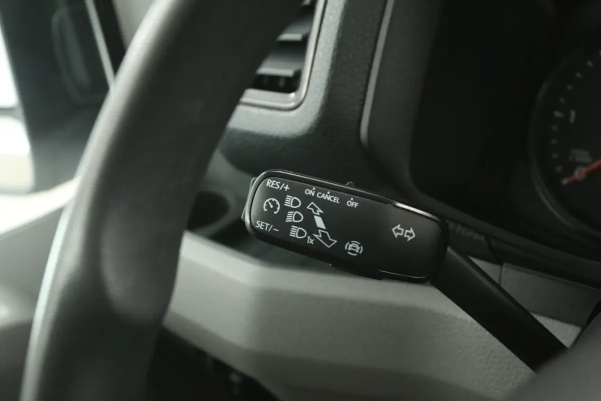 2.0 TDI 140PK L3H2 | DC | 6 Zits | 3000KG Trekgew. | Airco | Camera | Cruise | Carplay | Parkeersens.