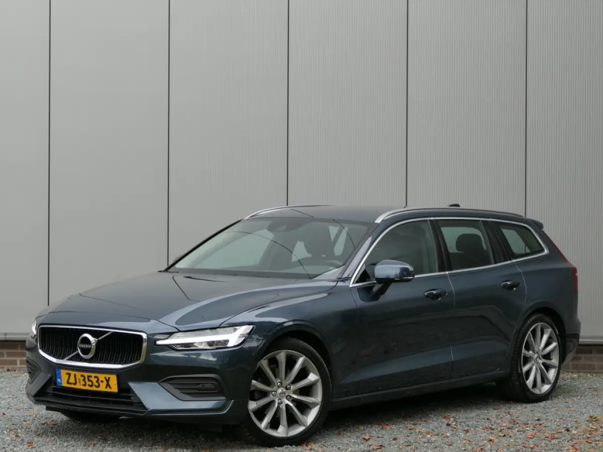 2.0 T4 AUT Momentum 12 MND garantie DAB+ / Trekhaak / Stoelverwarming