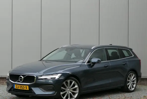 2.0 T4 AUT Momentum 12 MND garantie DAB+ / Trekhaak / Stoelverwarming