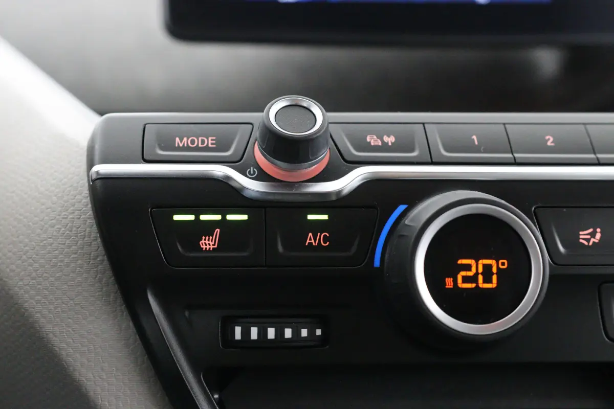 Basis iPerformance 94Ah 33 kWh | Dealer Onderhoud | Harman/Kardon | Stoelverwarming | Led | Climate Control | Navigatie | Cruise Control | Parkeersensoren