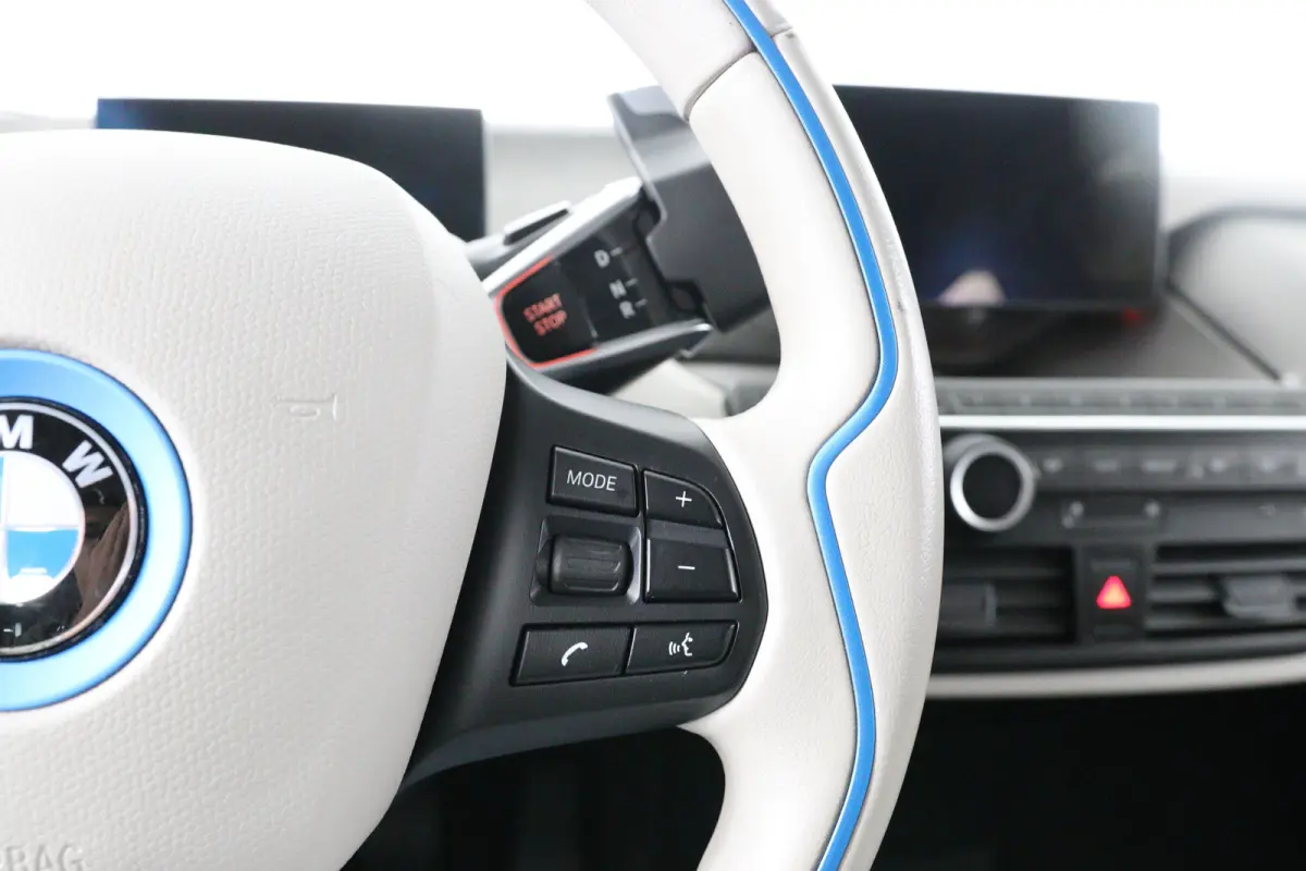 Basis iPerformance 94Ah 33 kWh | Dealer Onderhoud | Harman/Kardon | Stoelverwarming | Led | Climate Control | Navigatie | Cruise Control | Parkeersensoren