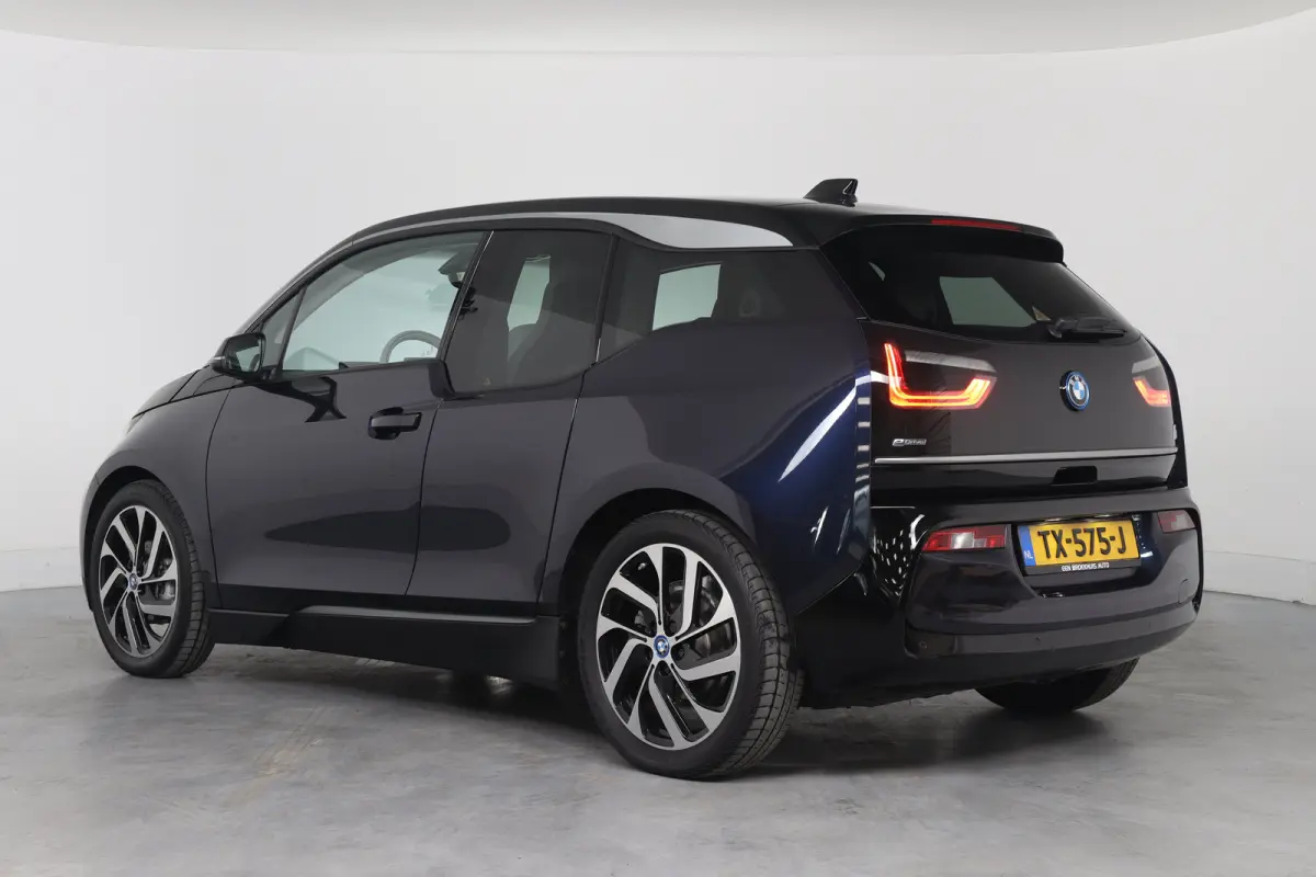 Basis iPerformance 94Ah 33 kWh | Dealer Onderhoud | Harman/Kardon | Stoelverwarming | Led | Climate Control | Navigatie | Cruise Control | Parkeersensoren