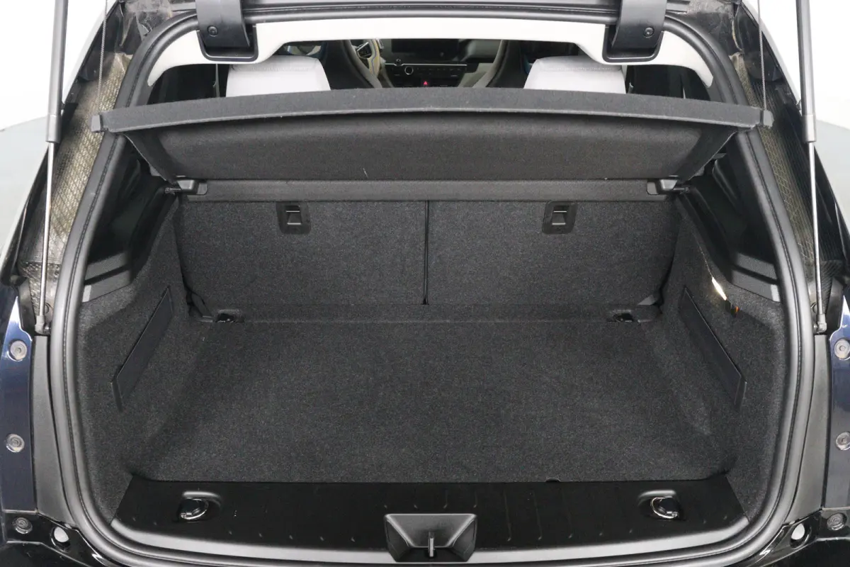 Basis iPerformance 94Ah 33 kWh | Dealer Onderhoud | Harman/Kardon | Stoelverwarming | Led | Climate Control | Navigatie | Cruise Control | Parkeersensoren