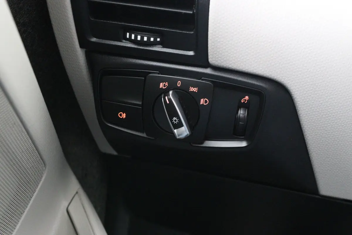 Basis iPerformance 94Ah 33 kWh | Dealer Onderhoud | Harman/Kardon | Stoelverwarming | Led | Climate Control | Navigatie | Cruise Control | Parkeersensoren