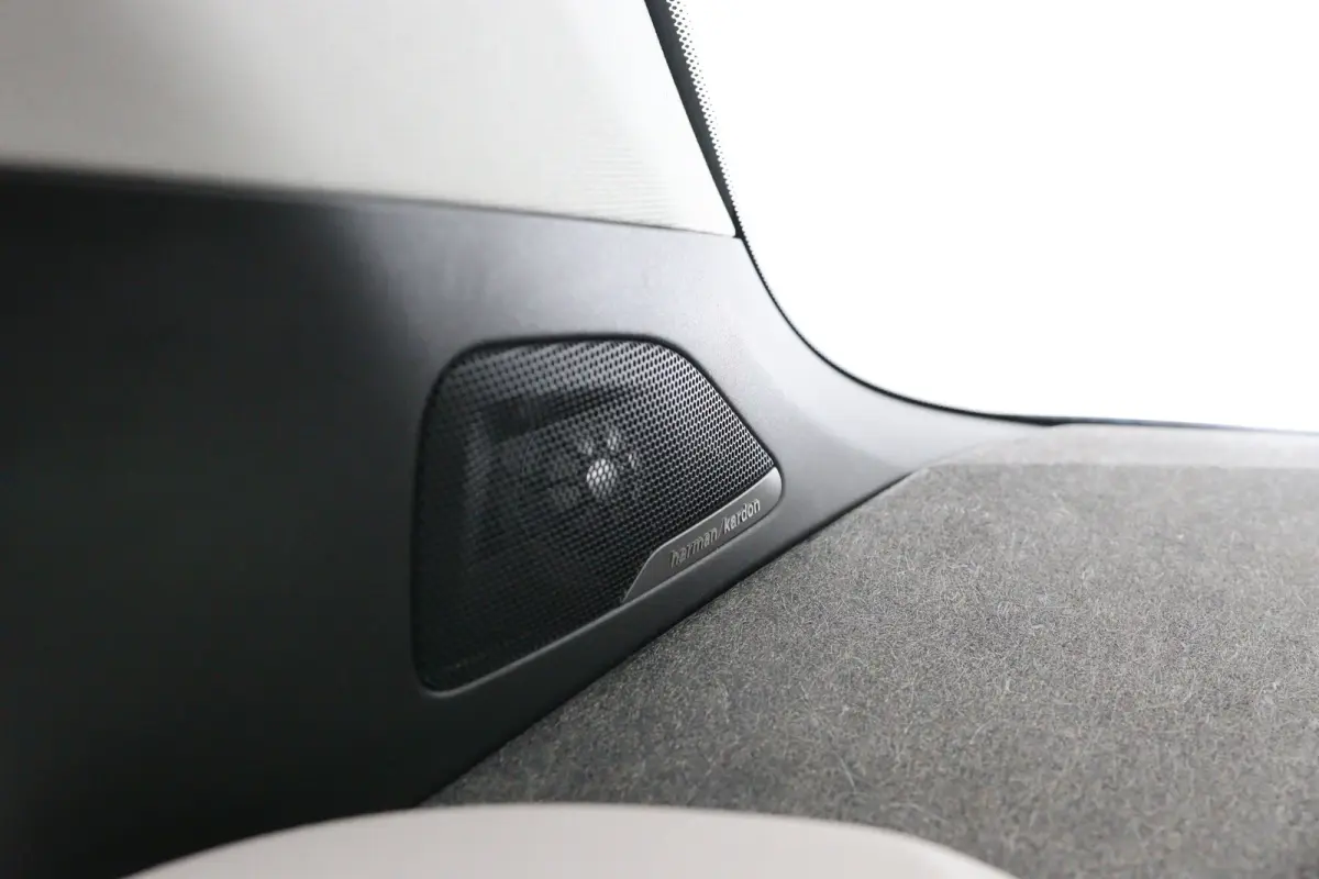 Basis iPerformance 94Ah 33 kWh | Dealer Onderhoud | Harman/Kardon | Stoelverwarming | Led | Climate Control | Navigatie | Cruise Control | Parkeersensoren