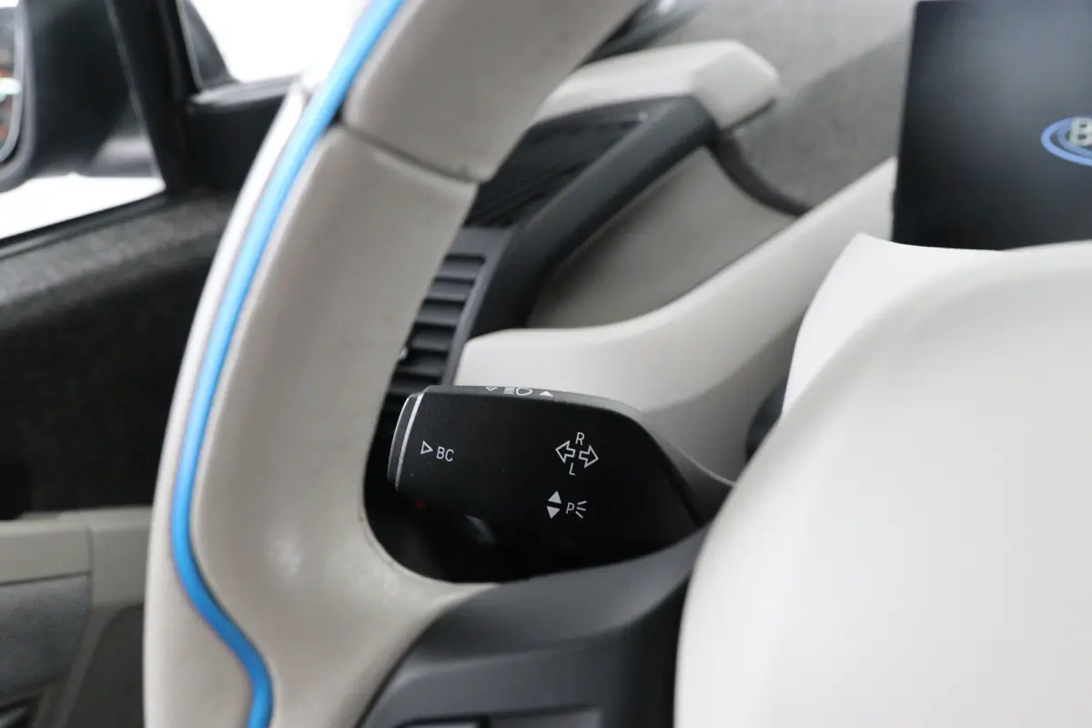 Basis iPerformance 94Ah 33 kWh | Dealer Onderhoud | Harman/Kardon | Stoelverwarming | Led | Climate Control | Navigatie | Cruise Control | Parkeersensoren