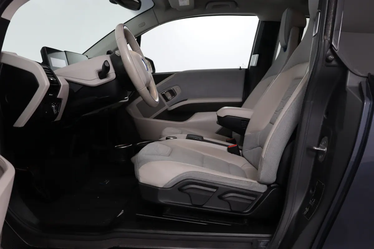 Basis iPerformance 94Ah 33 kWh | Dealer Onderhoud | Harman/Kardon | Stoelverwarming | Led | Climate Control | Navigatie | Cruise Control | Parkeersensoren