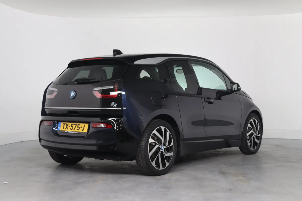 Basis iPerformance 94Ah 33 kWh | Dealer Onderhoud | Harman/Kardon | Stoelverwarming | Led | Climate Control | Navigatie | Cruise Control | Parkeersensoren