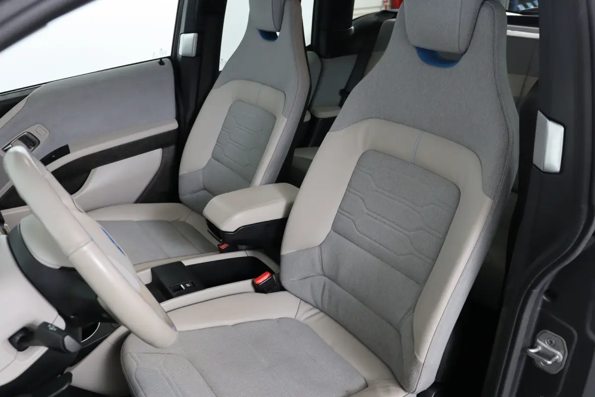 Basis iPerformance 94Ah 33 kWh | Dealer Onderhoud | Harman/Kardon | Stoelverwarming | Led | Climate Control | Navigatie | Cruise Control | Parkeersensoren