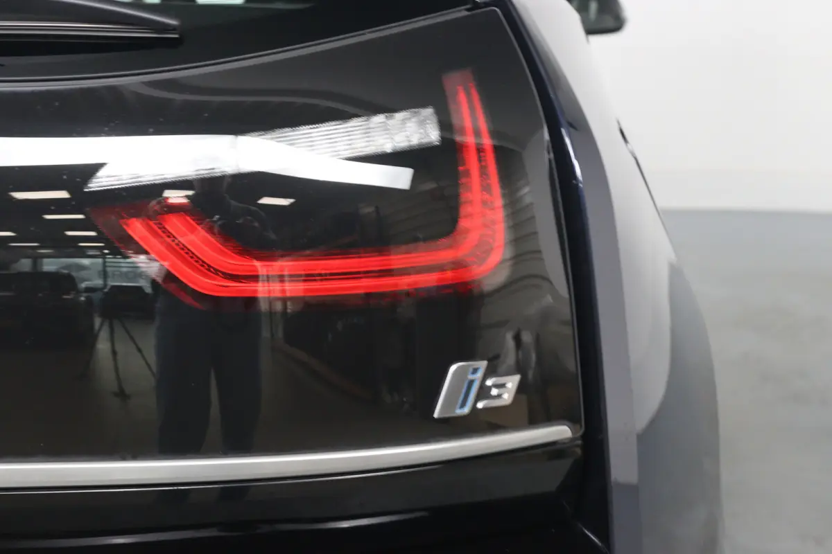 Basis iPerformance 94Ah 33 kWh | Dealer Onderhoud | Harman/Kardon | Stoelverwarming | Led | Climate Control | Navigatie | Cruise Control | Parkeersensoren