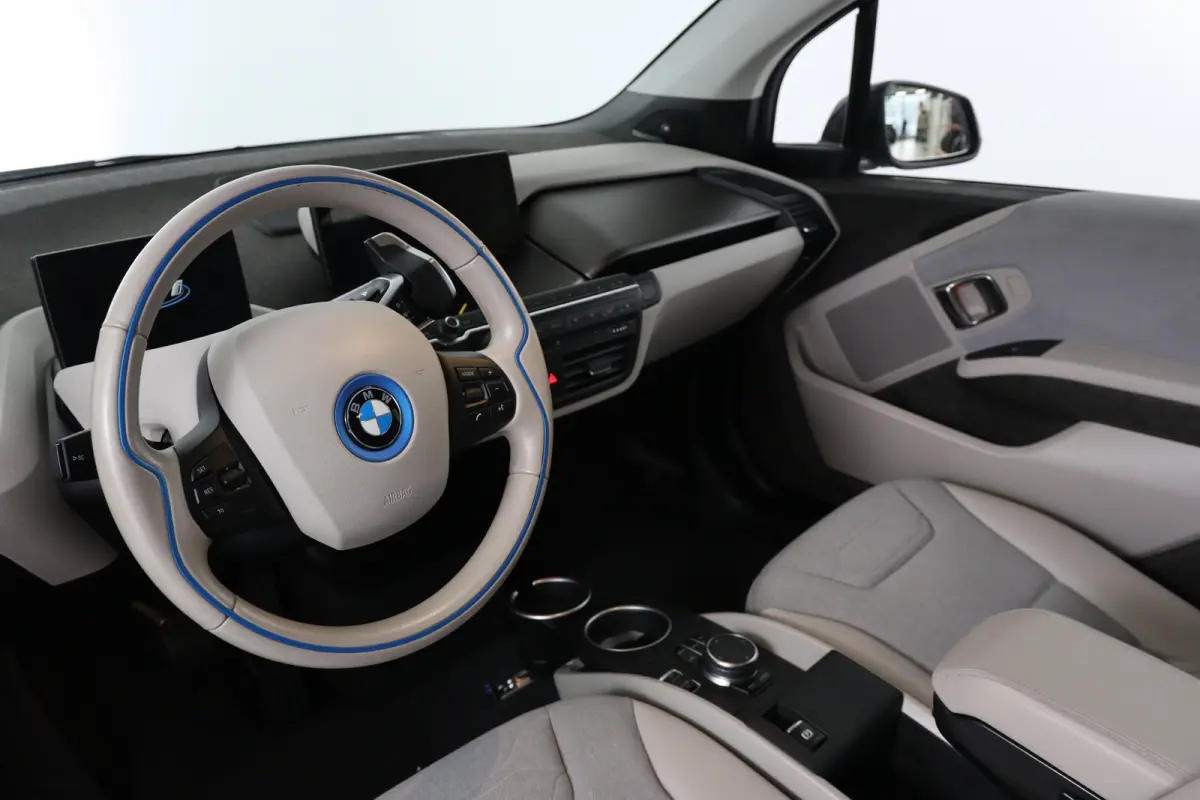 Basis iPerformance 94Ah 33 kWh | Dealer Onderhoud | Harman/Kardon | Stoelverwarming | Led | Climate Control | Navigatie | Cruise Control | Parkeersensoren