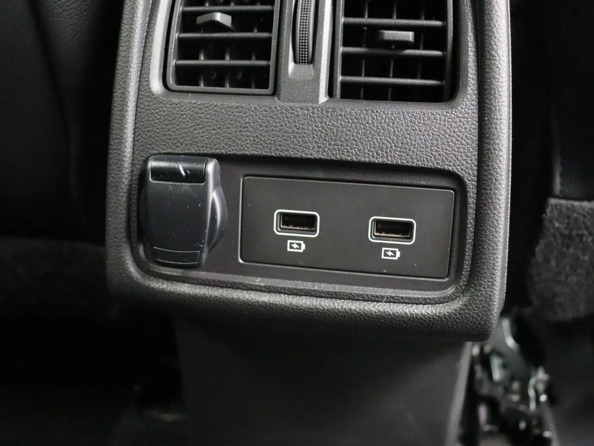 E-Tech Hybrid 145pk R.S. Line | Achteruitrijcamera | Parkeersensoren voor/achter | Climate control |