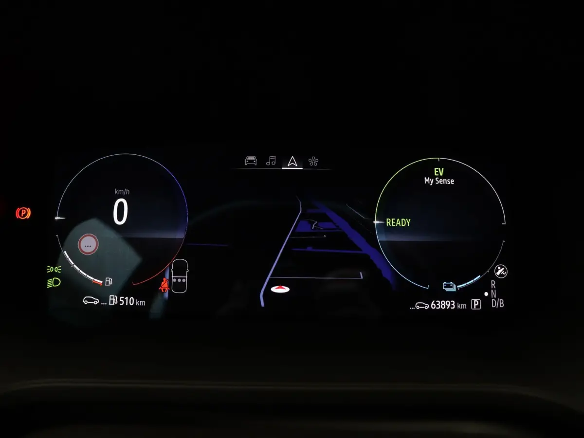 E-Tech Hybrid 145pk R.S. Line | Achteruitrijcamera | Parkeersensoren voor/achter | Climate control |
