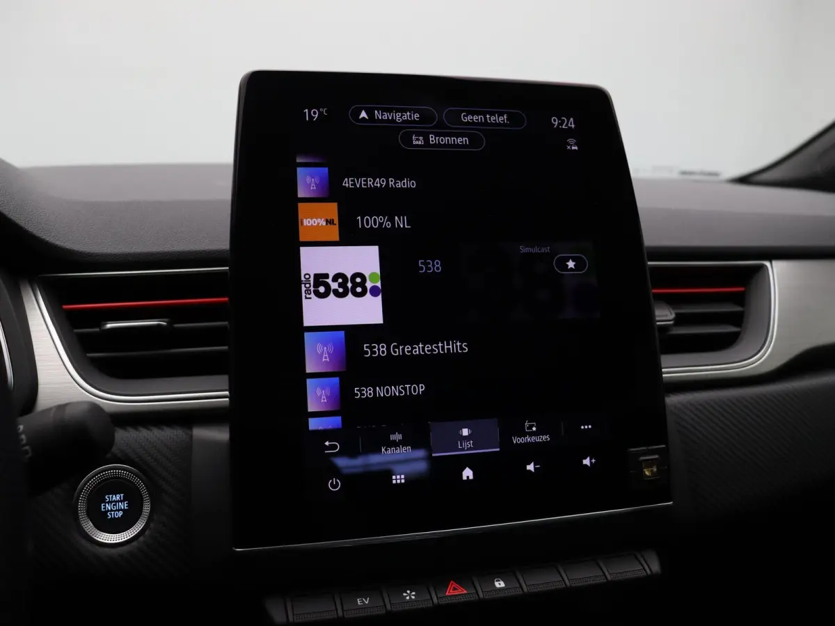 E-Tech Hybrid 145pk R.S. Line | Achteruitrijcamera | Parkeersensoren voor/achter | Climate control |