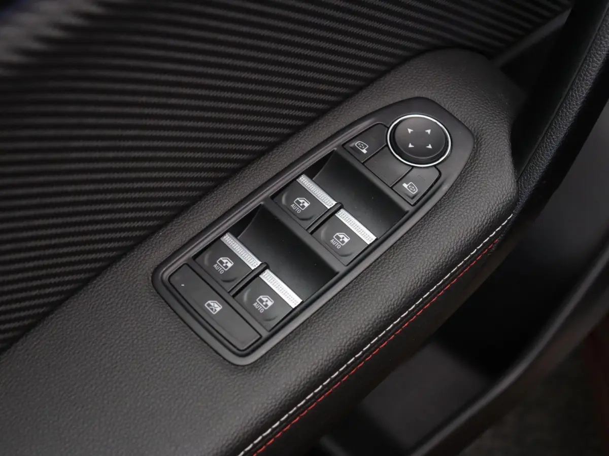 E-Tech Hybrid 145pk R.S. Line | Achteruitrijcamera | Parkeersensoren voor/achter | Climate control |