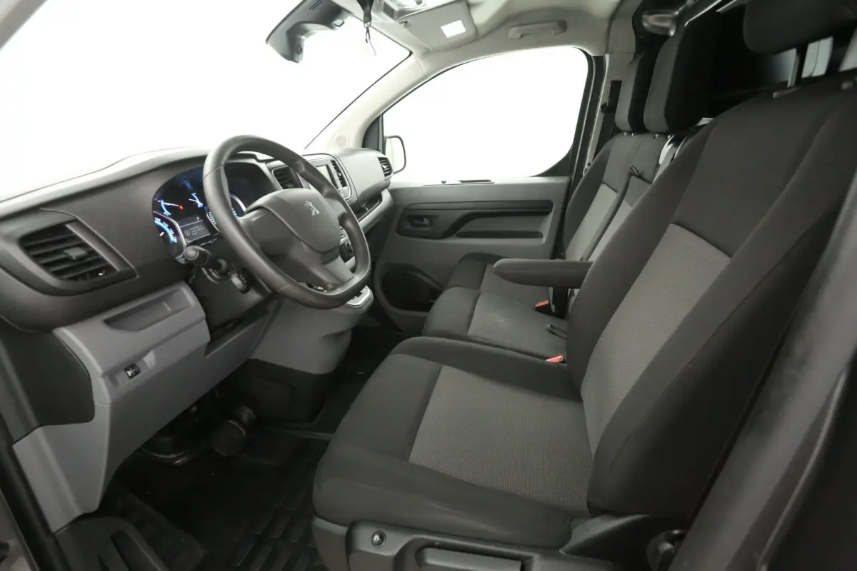 75 kWh Long Range L2H1 | Snelladen | SOH 91% | Airco | Cruise | 3 Zits | Trekhaak | Carplay | Parkeersens.