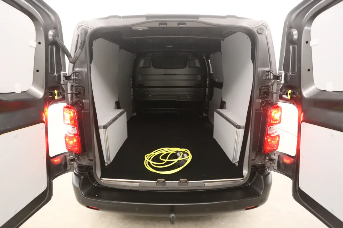 75 kWh Long Range L2H1 | Snelladen | SOH 91% | Airco | Cruise | 3 Zits | Trekhaak | Carplay | Parkeersens.