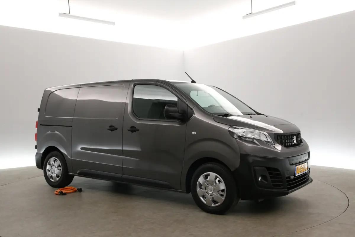 75 kWh Long Range L2H1 | Snelladen | SOH 91% | Airco | Cruise | 3 Zits | Trekhaak | Carplay | Parkeersens.