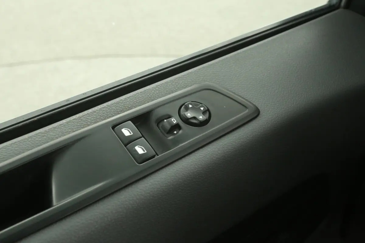75 kWh Long Range L2H1 | Snelladen | SOH 91% | Airco | Cruise | 3 Zits | Trekhaak | Carplay | Parkeersens.