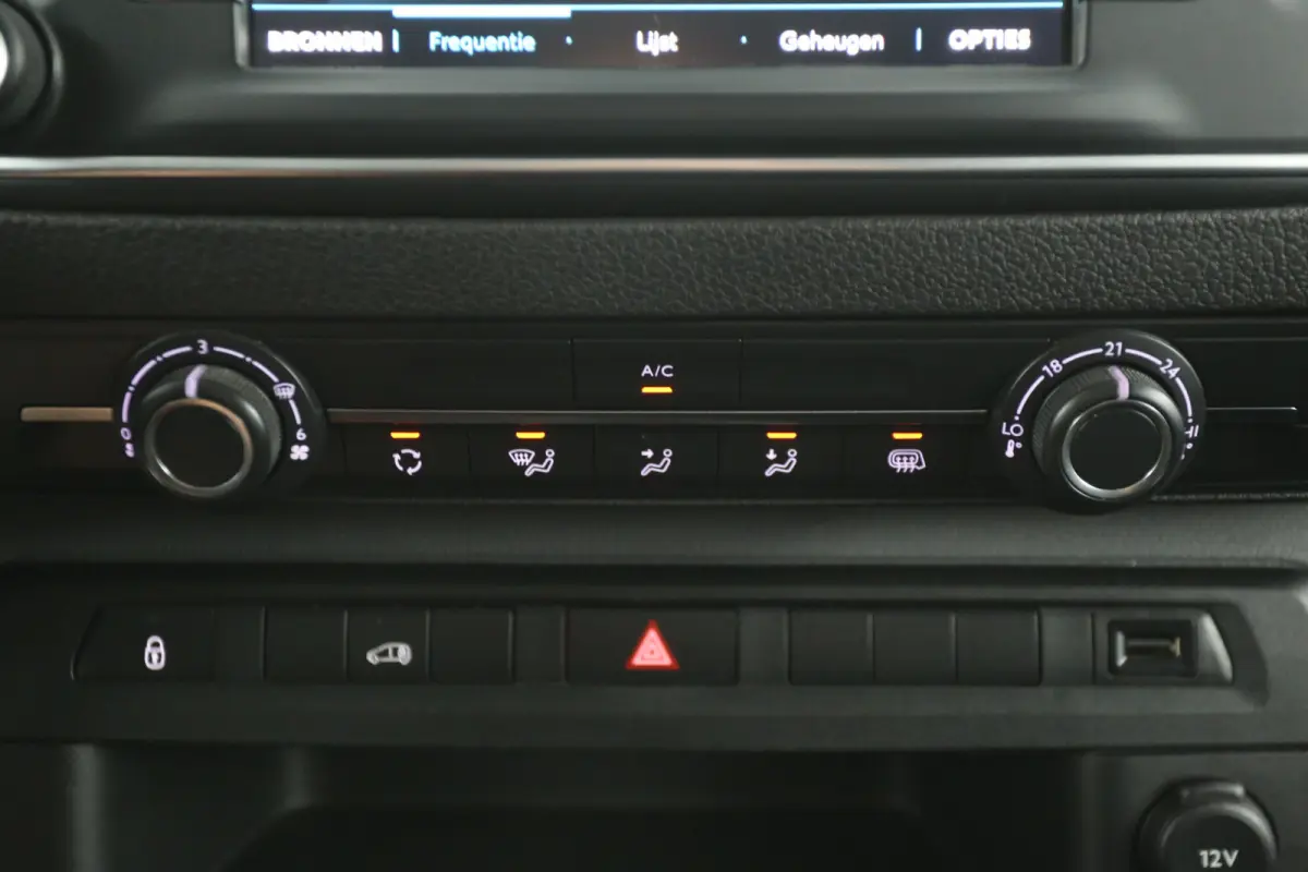 75 kWh Long Range L2H1 | Snelladen | SOH 91% | Airco | Cruise | 3 Zits | Trekhaak | Carplay | Parkeersens.