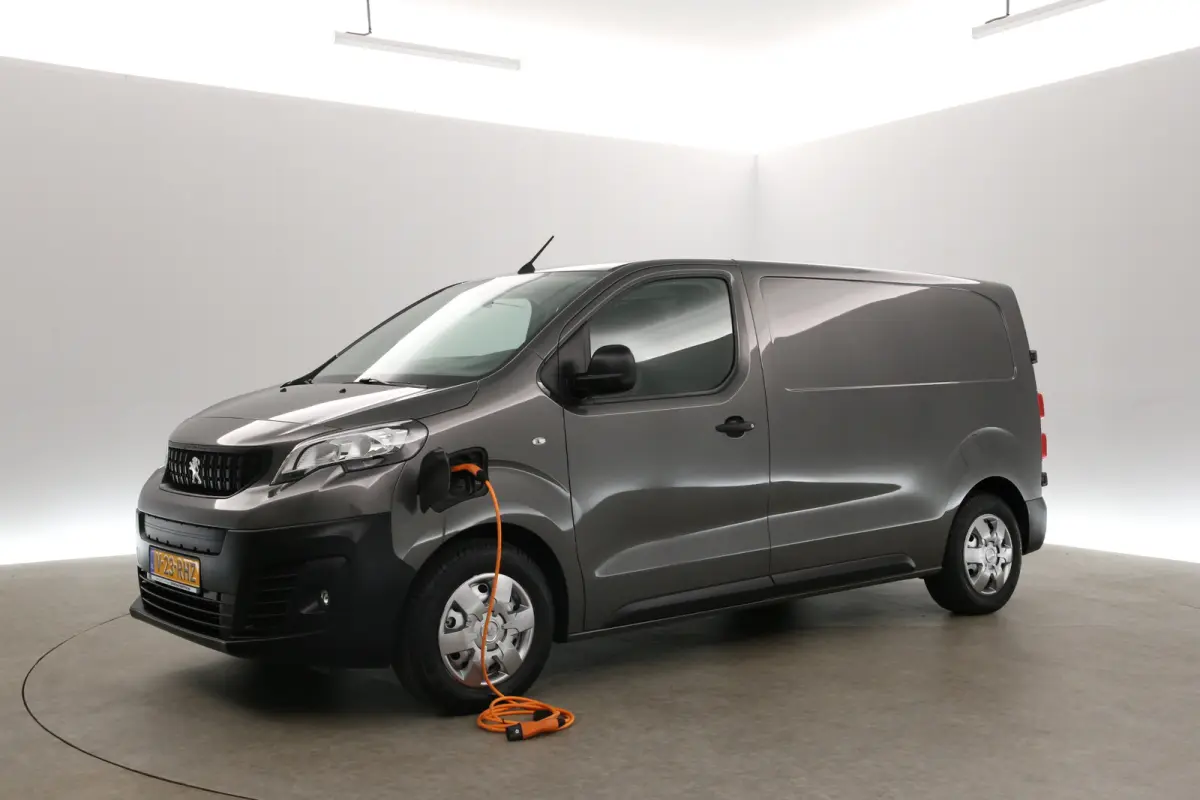 75 kWh Long Range L2H1 | Snelladen | SOH 91% | Airco | Cruise | 3 Zits | Trekhaak | Carplay | Parkeersens.