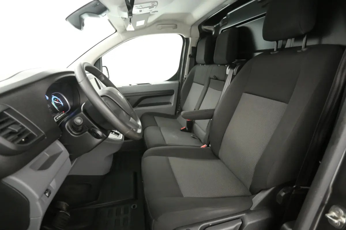 75 kWh Long Range L2H1 | Snelladen | SOH 91% | Airco | Cruise | 3 Zits | Trekhaak | Carplay | Parkeersens.