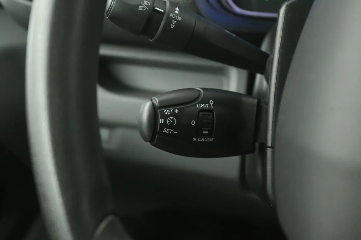 75 kWh Long Range L2H1 | Snelladen | SOH 91% | Airco | Cruise | 3 Zits | Trekhaak | Carplay | Parkeersens.