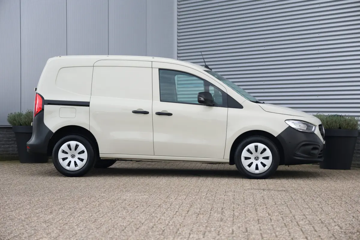 110 L1 Benzine Stoelvw|Camera|Clima|4S band
