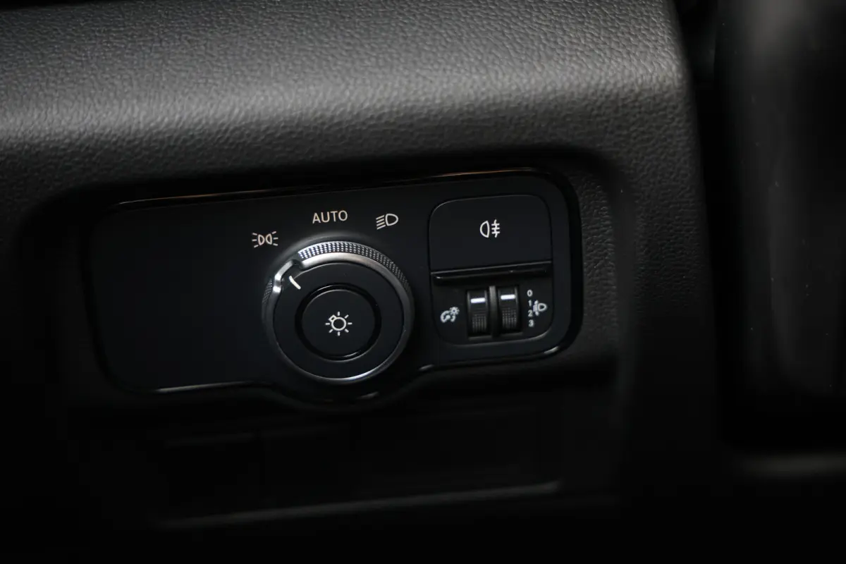 110 L1 Benzine Stoelvw|Camera|Clima|4S band