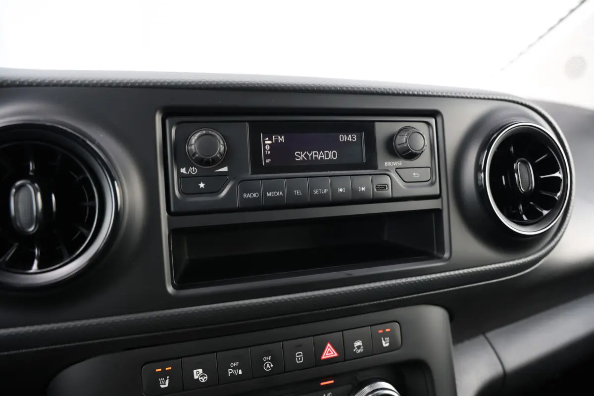 110 L1 Benzine Stoelvw|Camera|Clima|4S band