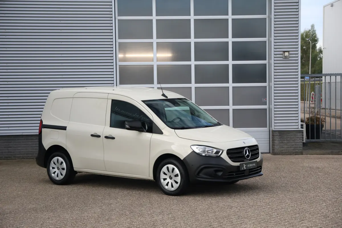 110 L1 Benzine Stoelvw|Camera|Clima|4S band